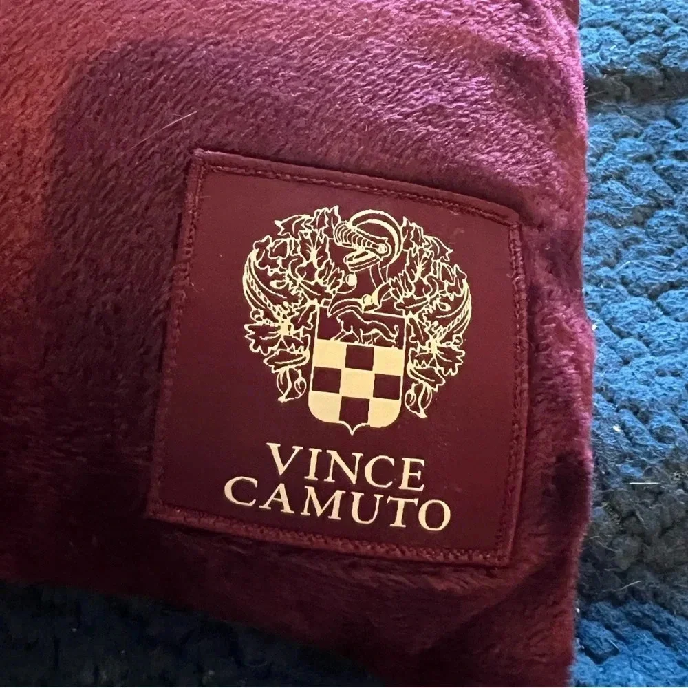 Vince camuto travel blanket with zipper storage bag.